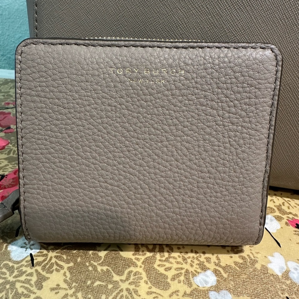 Tory Burch Perry Bi-Fold Leather Wallet